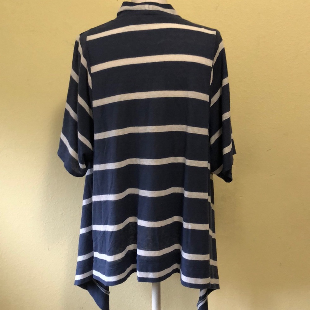 Chicos size 3 cardigan short sleeve sweater. - Picture 3 of 4